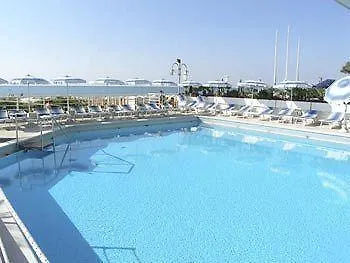 לידו די ג'סולו Hotel Bristol  לידו די ג'סולו